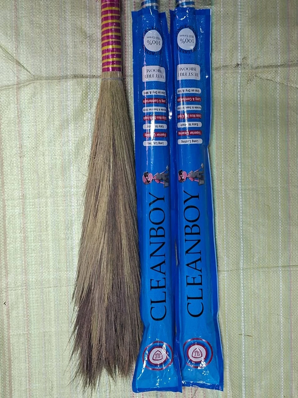 Clean Boy Broom – Silchar No-Dust Grass with White-Coated Stainless Steel Handle